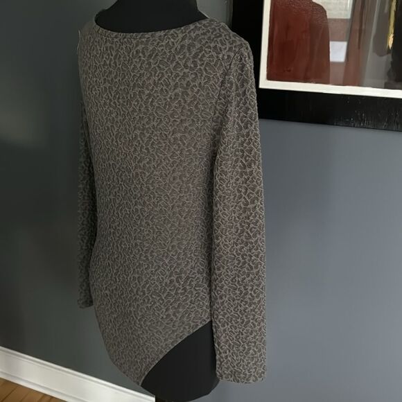 a new day gray textured stretch square front neckline long sleeve bodysuit. Med - Picture 6 of 10